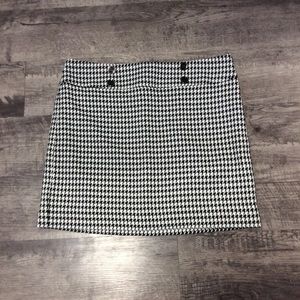 The Limited Size 10 Houndstooth Skirt